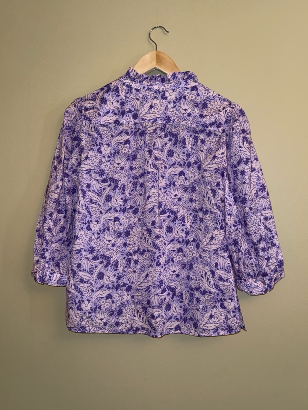 Untuckit Charlie Purple Floral Top 3/4 Sleeve S V-Neck Flowy Spring Ethereal - Picture 6 of 12